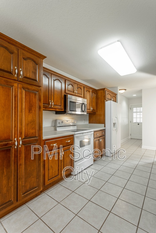 Building Photo - 145 Candie Ln