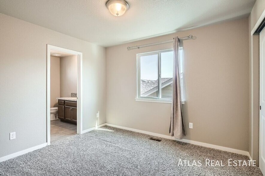 Building Photo - 1121 104th Ave