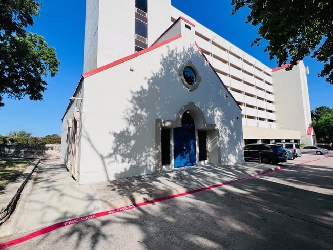 Building Photo - Charming Condo in Established Community of...