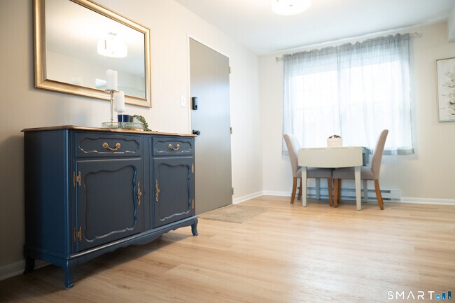 Building Photo - 85 N Main St