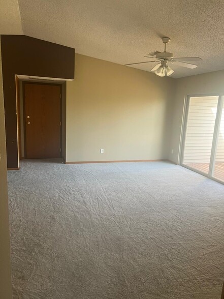 Building Photo - 30 Zeller Ct