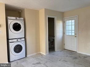 Building Photo - 240 Nottoway Dr