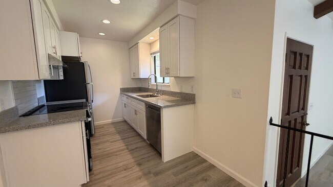 Building Photo - 7737 Southcliff Dr