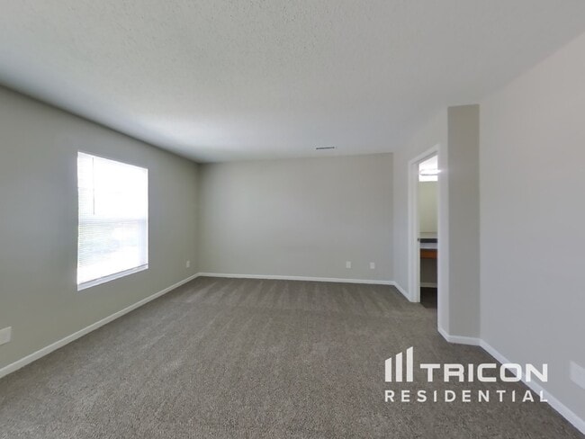 Building Photo - 6245 Monteo Dr