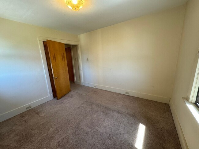 Building Photo - Mary Lou Molnar 111