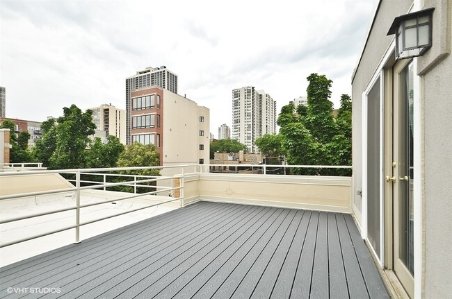 Building Photo - 1440 N Wells St