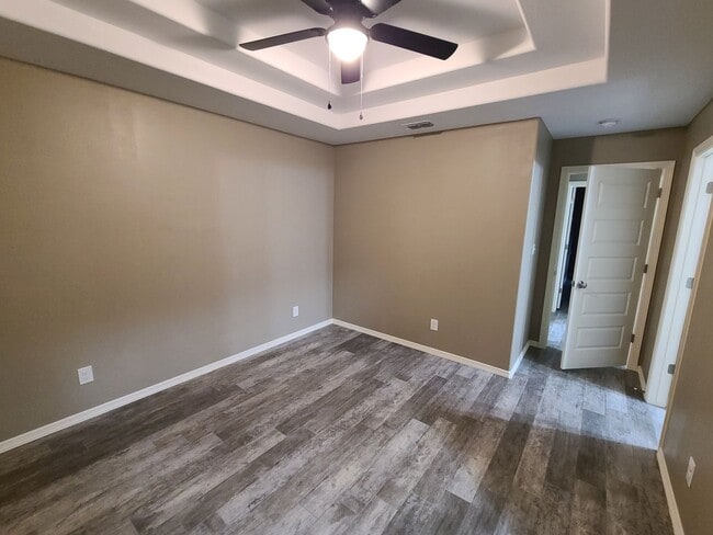 Building Photo - Quaint 3Bed/2Bath With a HUGE YARD!!