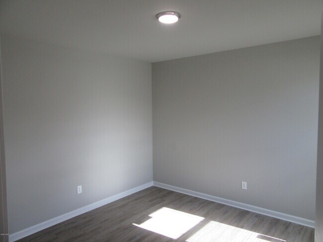 Building Photo - 1302 Grace Ave