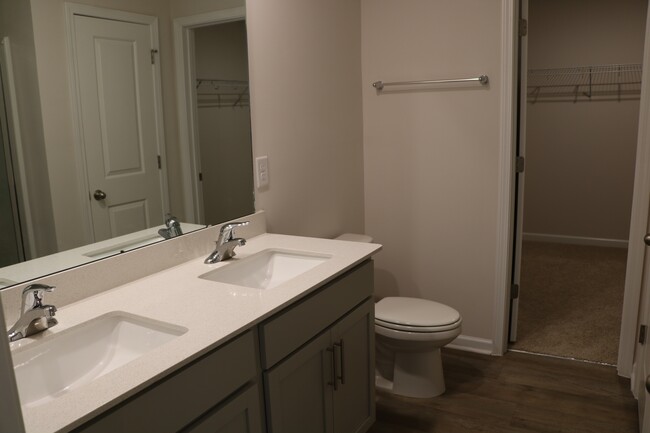 Building Photo - 901 Riverstone Dr