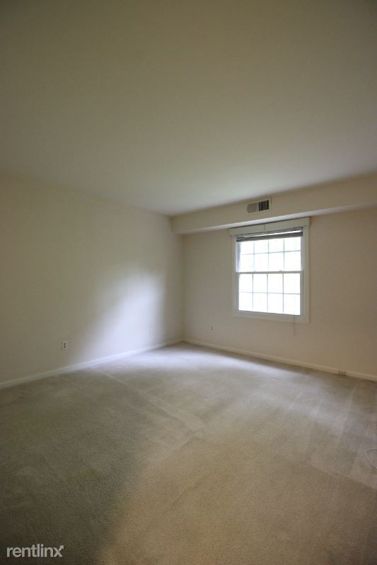 Building Photo - 5907 Noblestown Rd