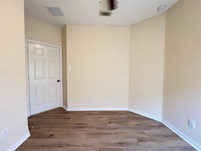 Building Photo - 23247 Dewflower Dr