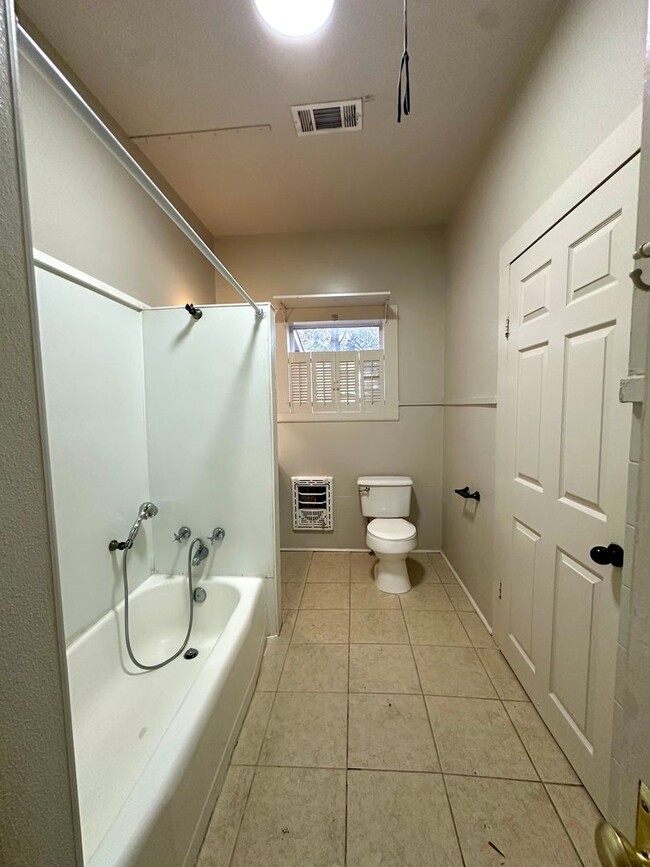 Building Photo - JANUARY MOVE IN SPECIAL!!!  1/2 OFF 1st Month's Rent