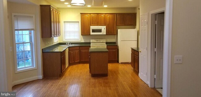 Building Photo - 14 Stratford Hall Ct