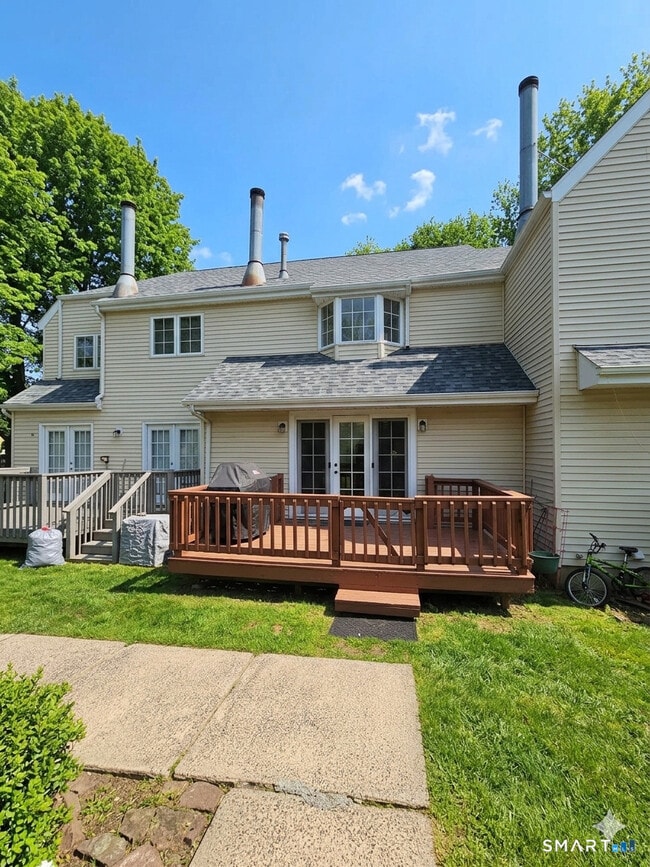 Building Photo - 12 W Meadow Ln