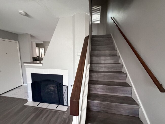 Building Photo - Updated 3-Bed Townhome Oasis in Copperfield | Greenbelt Views, Granite Kitchen & Move-In Ready!