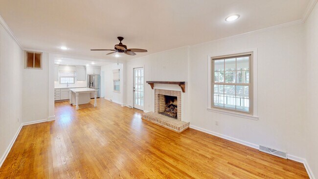Building Photo - 6810 Rosemary Ln