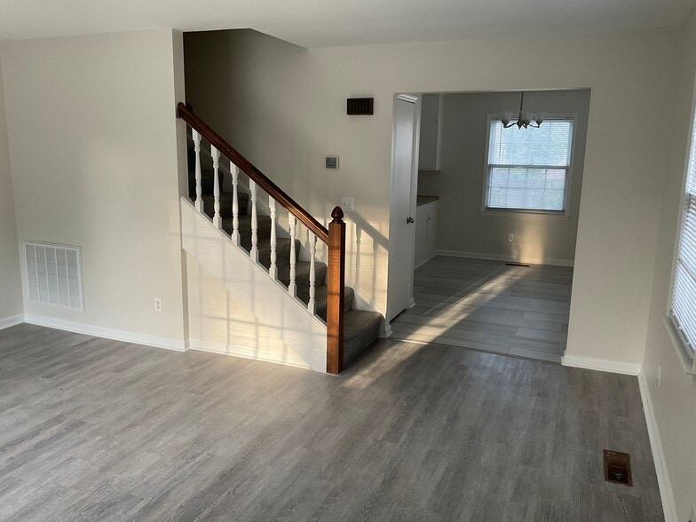 Building Photo - 612 Garland Dr