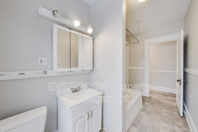 Building Photo - 945 Woodruff Place Middle Dr