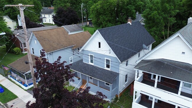 Building Photo - 6 Evans St
