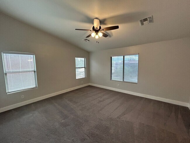 Building Photo - 15439 W Poinsettia Dr