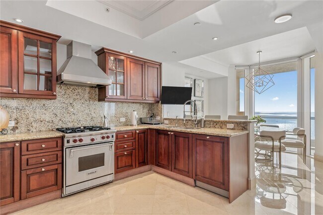 Building Photo - 17875 Collins Ave