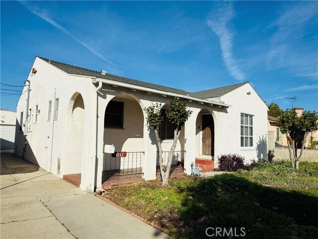 Building Photo - 5717 Alessandro Ave