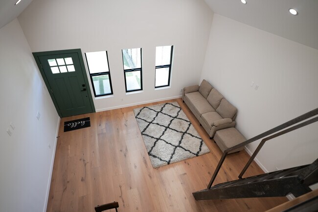 Building Photo - 6008 Melvin Ave