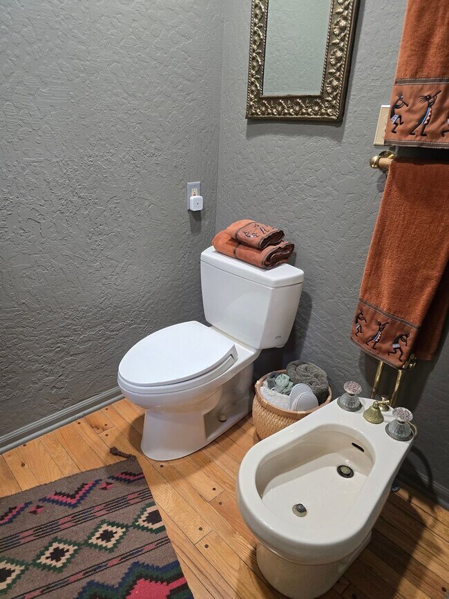 Building Photo - Furnished, 6-12 month rental