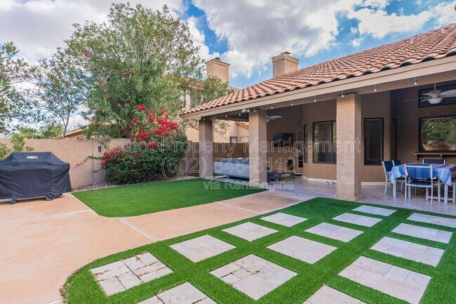 Building Photo - 9910 E Sutton Dr