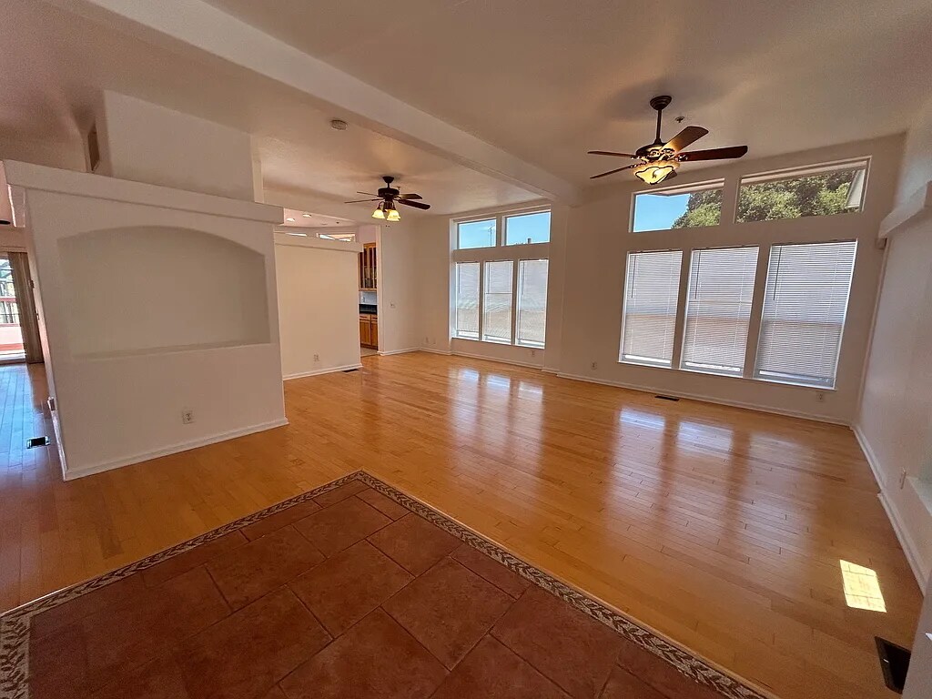 Entrance & Dining Room - 9385 Burchell Rd