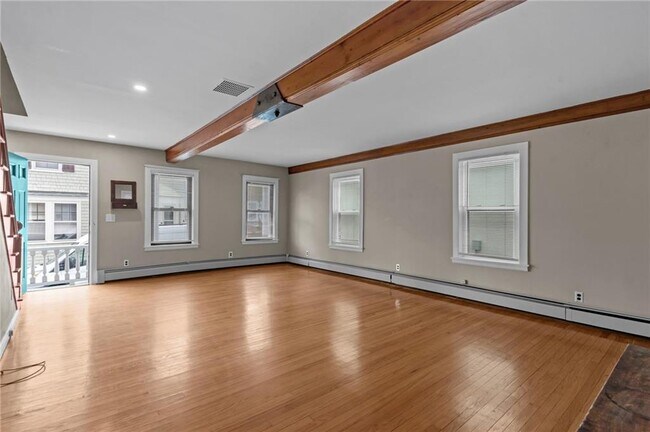 Building Photo - 19 Cross St