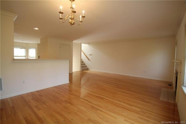 Building Photo - 1407 Larson Dr