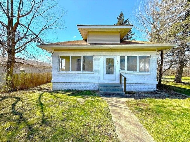 Primary Photo - 1302 Lindley Ave