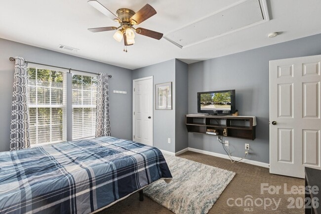 Building Photo - 6037 Queens Walk Ct
