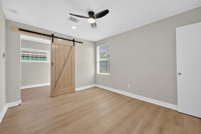 Building Photo - 889 Chas Ln