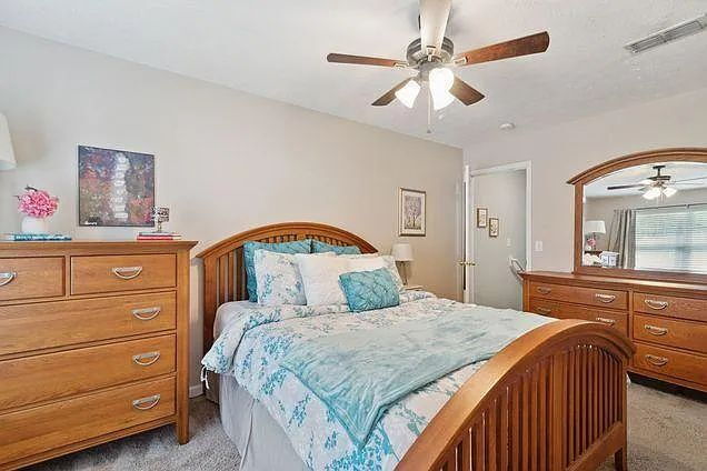 Building Photo - Move-In Ready Townhouse in Prime Location ...