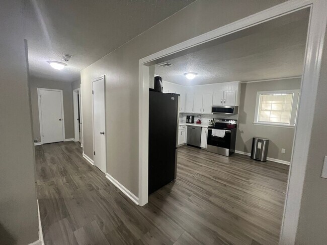 Building Photo - 3502 Willow Ln