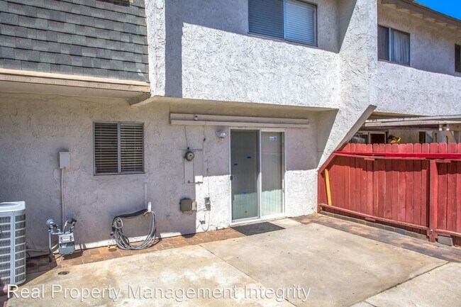 Building Photo - 3 br, 2.5 bath House - 1045 Clark St