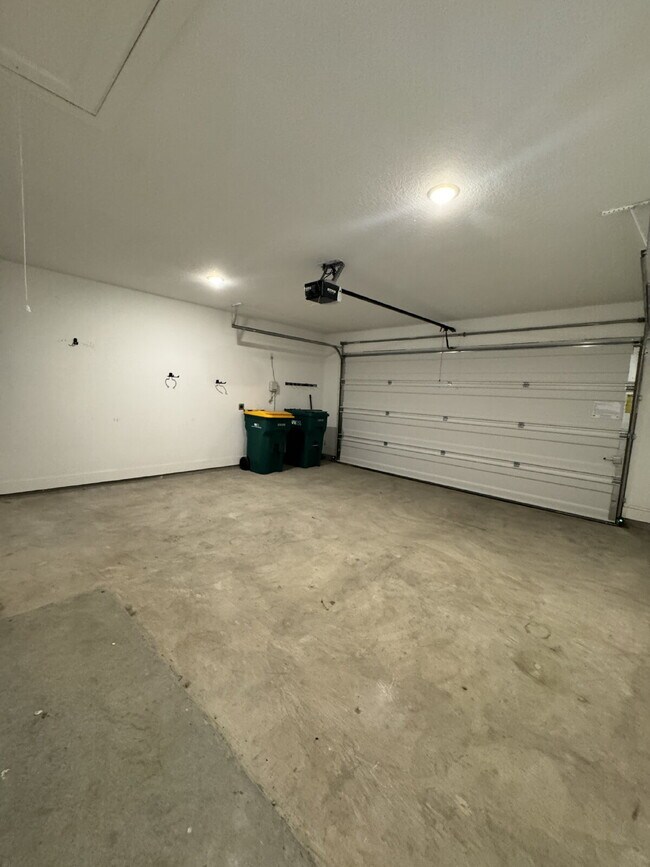 Building Photo - "Charming 4-Bed, 3-Bath Home in Castrovill...