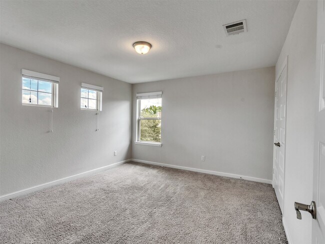 Building Photo - 85 Fermata Ln