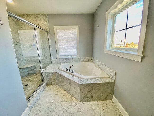 Building Photo - SIENA Place/PACKER PARK CORNER 4 Bedroom/2...