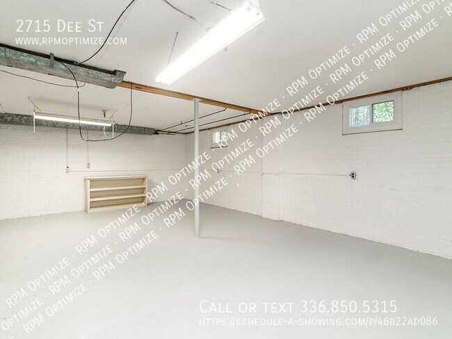 Building Photo - 2715 Dee St