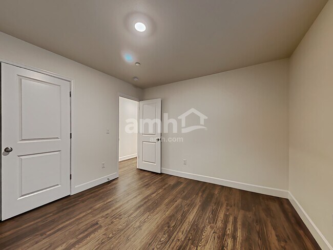 Building Photo - 13902 106th Ave E