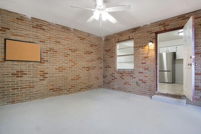 Building Photo - 2287 Avenue G NW