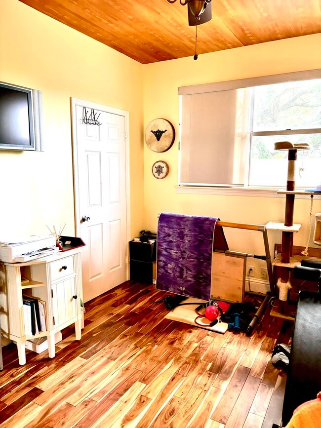 Building Photo - 328 N Lake Dr