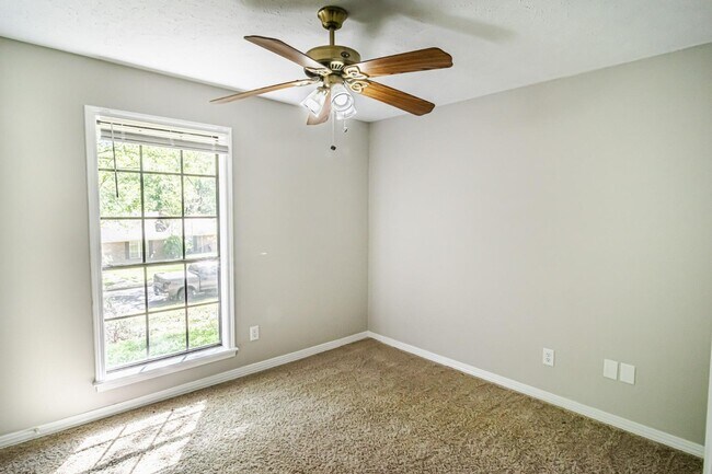 Building Photo - 703 Parker Dr