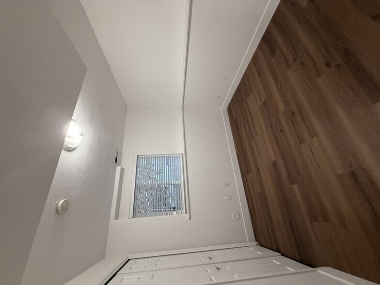 Building Photo - 1140 S 880 W