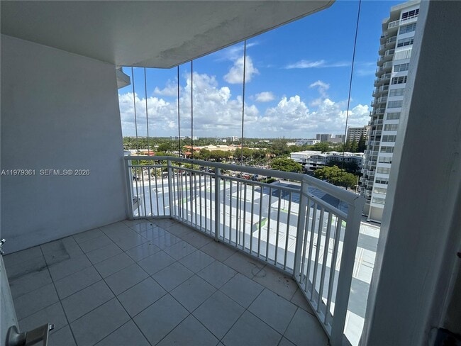 Building Photo - 18031 Biscayne Blvd