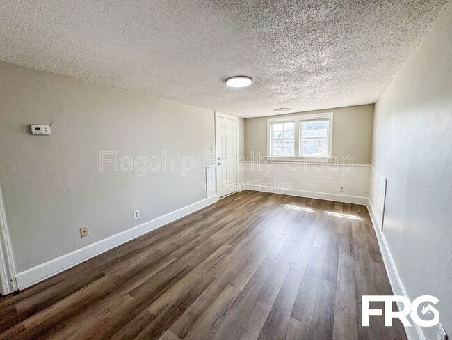 Building Photo - 600 Howell St