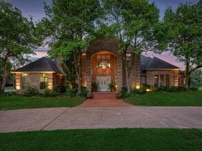 Building Photo - 910 Emerald Blvd